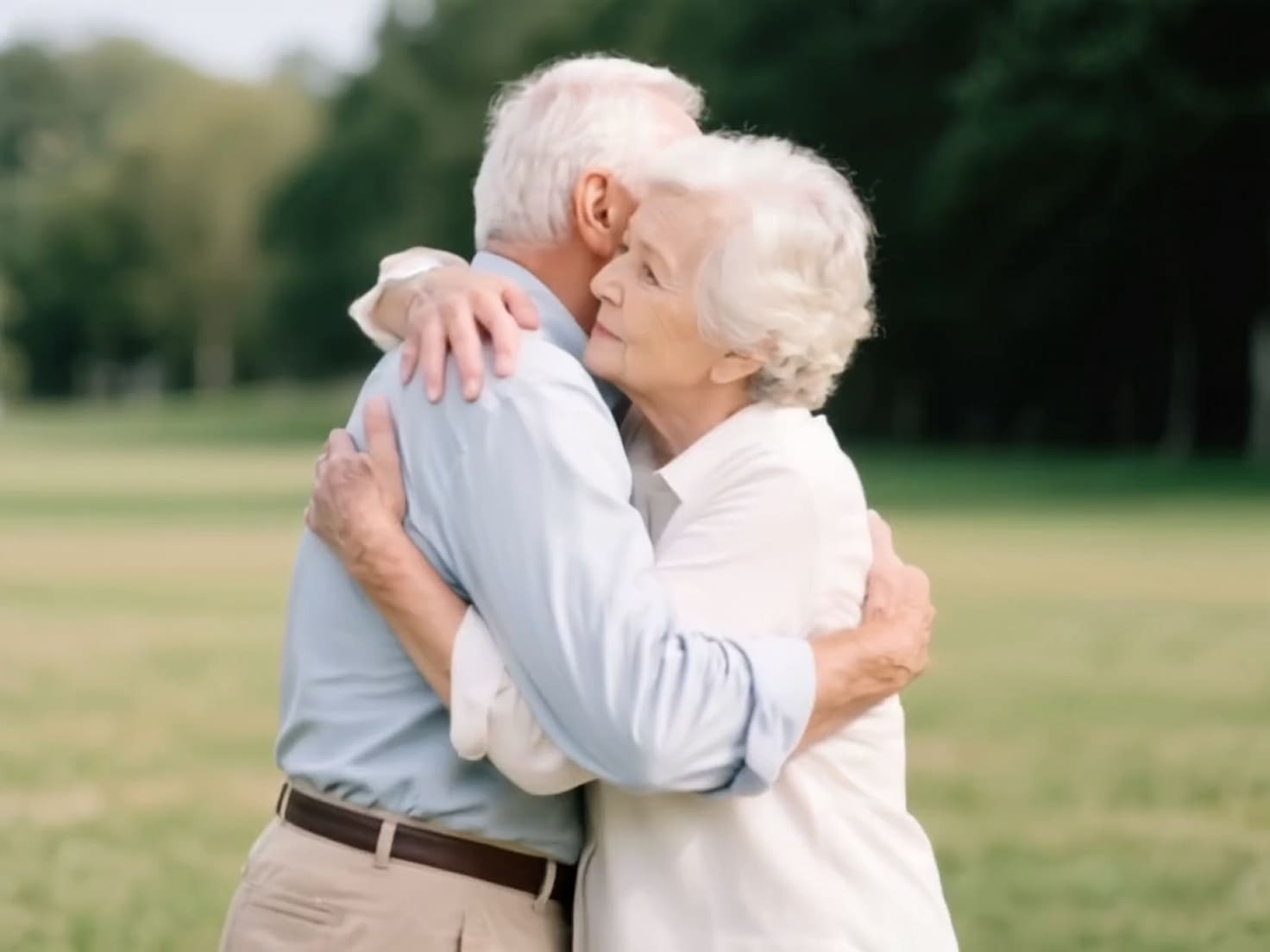 एक गर्मजोशी भरे आलिंगन से स्थिर तस्वीरों को जीवंत करें